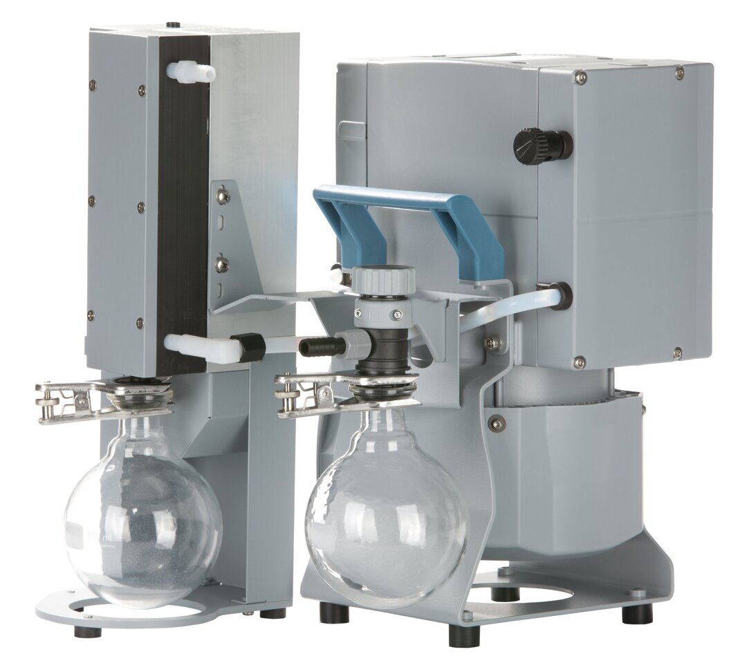 Chemistry vacuum systemMD 4C NT +AK+EKP, three stage,with Peltronic exhaust vapor condenser,certification (NRTL): C/US,230 V / 50-60 Hz, w/o mains cable